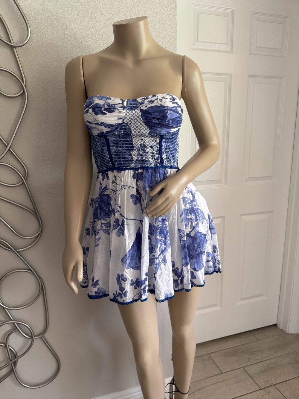 Charo Ruiz Gueily
Strapless Floral-print... - Picture 6 of 8